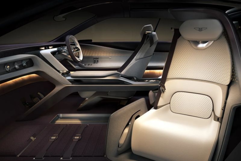 Bentley показала EXP 15 &mdash;&nbsp;люксовое&nbsp;трёхместное электрическое купе с длинным капотом