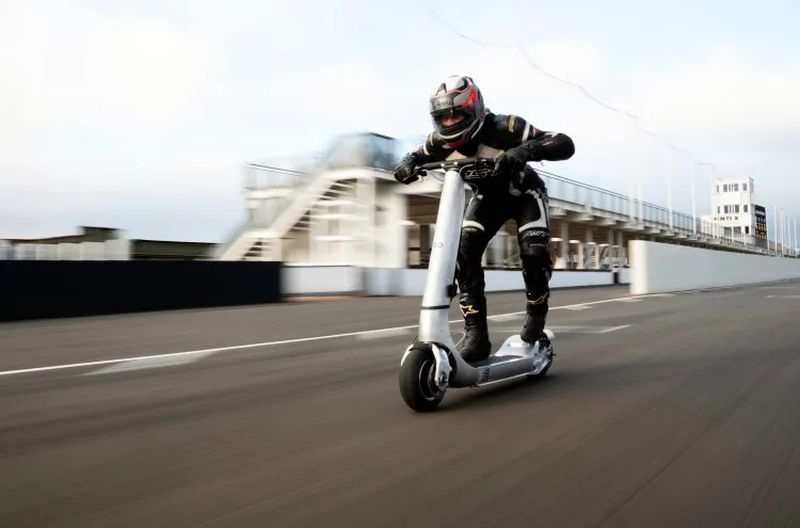 Bo Turbo — электросамокат с максимальной скоростью 160 км/ч и запасом хода 240 км