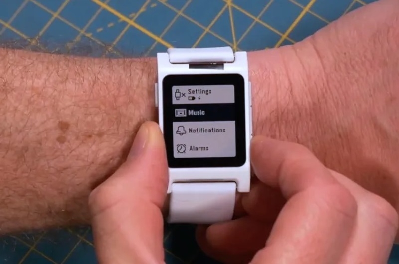 Смарт-часы под брендом Pebble снова появятся на рынке