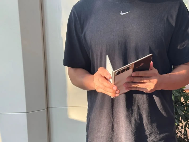 Tecno показала смартфон-гармошку&nbsp;Phantom Ultimate G Fold, обскакав Samsung