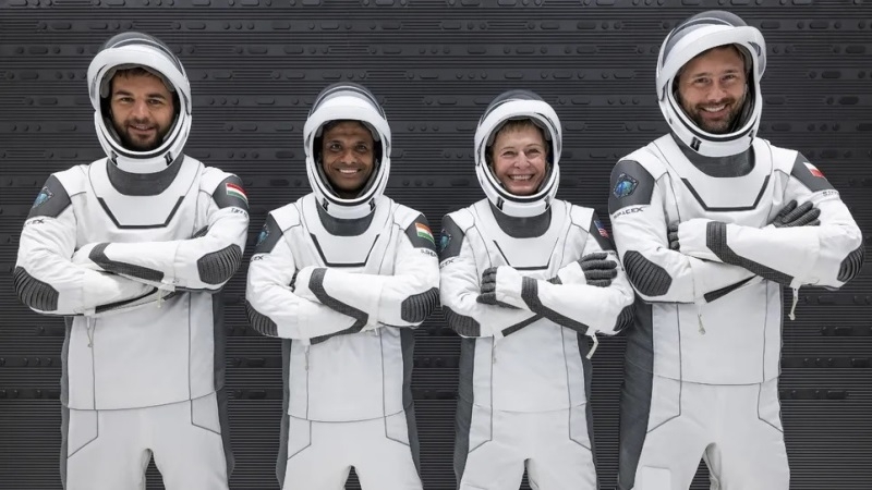 Туристическая миссия Axiom Space Ax-4 на МКС завершилась &mdash; американка, индией, венгр и поляк приводнились в Тихом океане