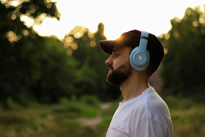 В Spotify в профилях покойных музыкантов стали появляться песни, созданные ИИ — сервис «принимает меры»