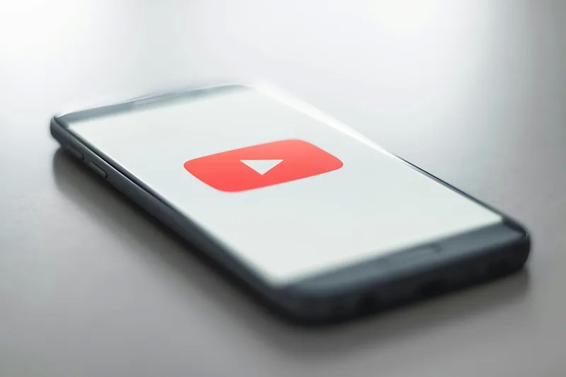 YouTube добавил ИИ-инструменты для создания роликов Shorts из фото или текста