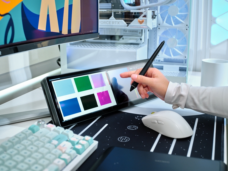 Corsair выпустила вспомогательный дисплей Xeneon Edge, который можно встроить прямо внутрь ПК