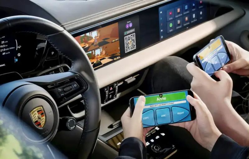 Электрический Porsche Macan после обновления обзавёлся электронным ключом и поддержкой трансляции игр