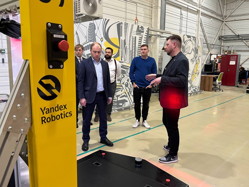 &laquo;Яндекс&raquo; разработал дорогого мобильного робота для сборки заказов на складах &mdash; его запустят в серию в 2027 году