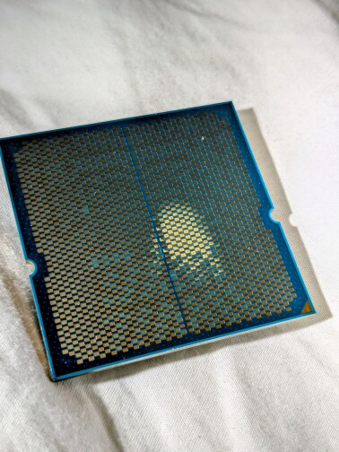 На Ryzen 9000 нельзя слишком много умножать &mdash; пара флагманских чипов сгорела от интенсивной арифметики