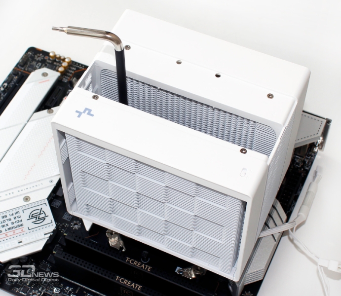 Обзор белого DeepCool Assassin VC Elite WH: новая испарительная камера и 300 ватт