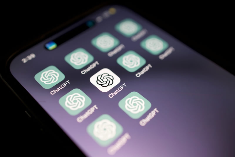 OpenAI заработала $2 млрд на мобильном приложении ChatGPT &mdash; в 30 раз больше всех конкурентом вместе