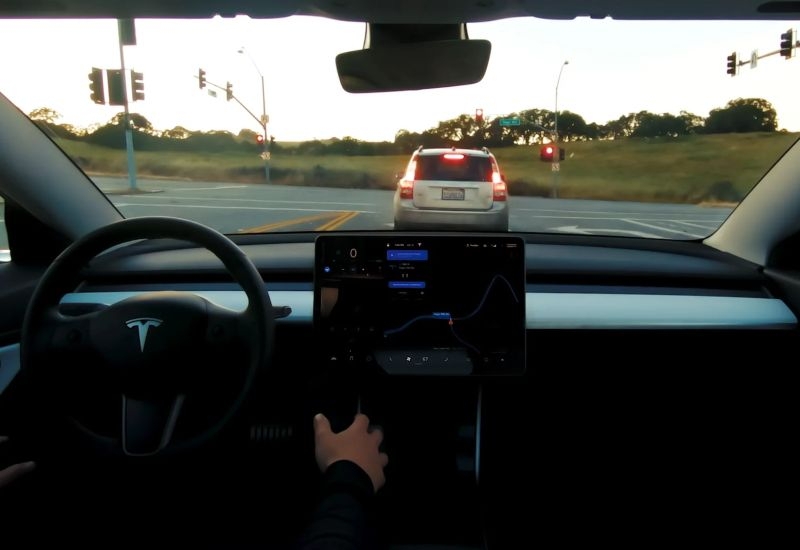 Опрос показал, что технология FSD скорее отталкивает покупателей от Tesla, нежели чем привлекает