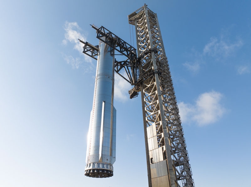 Ракету SpaceX Starship  выкатили на стартовый стол &mdash; до пуска осталось всего ничего