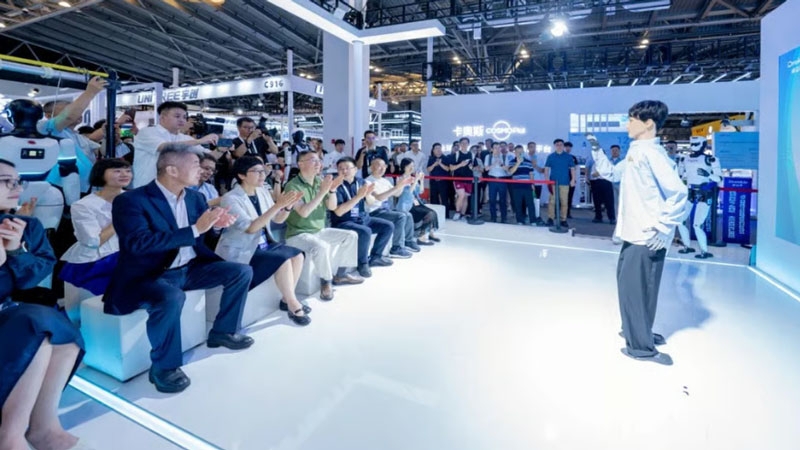 Робот Xueba 01 поступил в аспирантуру по драматургии  &mdash; если провалит экзамены, он &laquo;самообнулится&raquo;