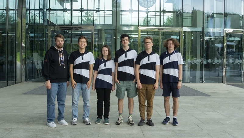 Школьники из России завоевали четыре медали на Международной олимпиаде по информатике