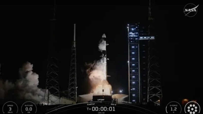 SpaceX запустила космический грузовик Dragon &mdash; он доставит на МКС более 2 тонн продуктов, топлива и прочих грузов