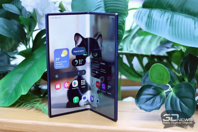 Трёхстворчатый смартфон Samsung Galaxy Z TriFold сможет делить экран на три равные части для разных приложений
