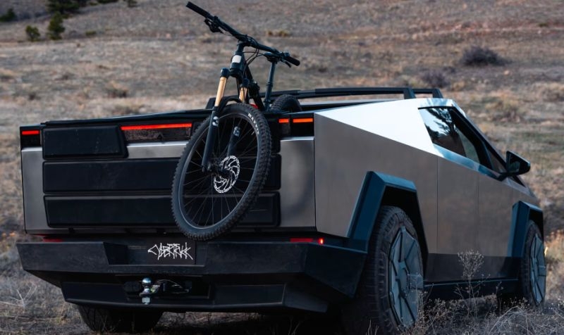 В России может появиться больше Tesla Cybertruck &mdash; экстравагантный электромобиль дебютирует в Южной Корее