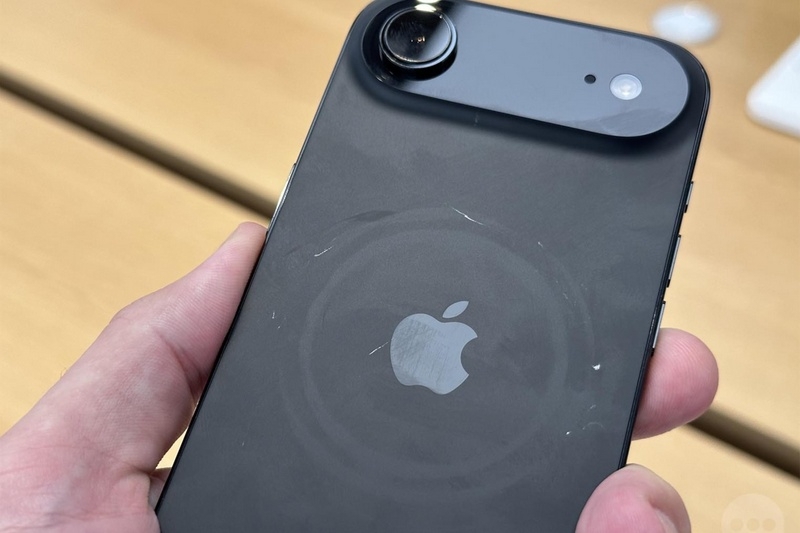 Apple оправдалась за «царапины» на iPhone 17 Pro: это следы от MagSafe, а не дефект