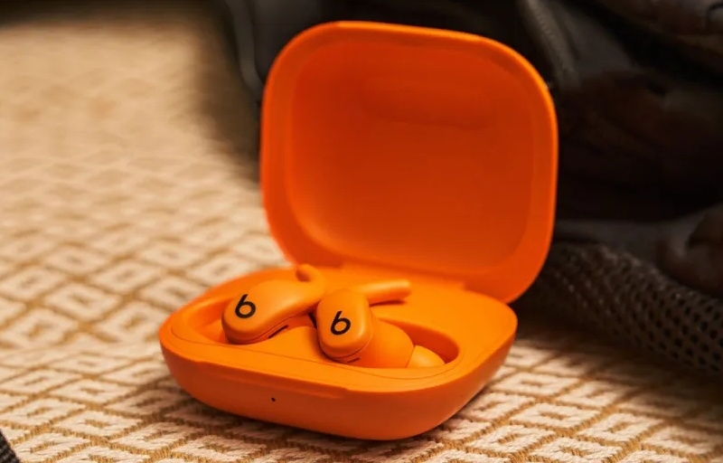 Apple представила наушники Powerbeats Fit за $200 с гибкой конструкцией для спорта и не только