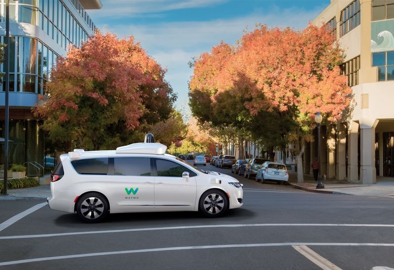 Этой осенью Waymo начнёт перевозить пассажиров на беспилотных такси в аэропорт Сан-Хосе