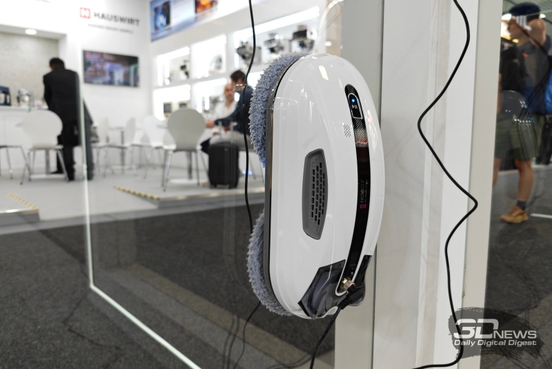 Hobot представил на выставке IFA 2025 два инновационных робота-мойщика окон