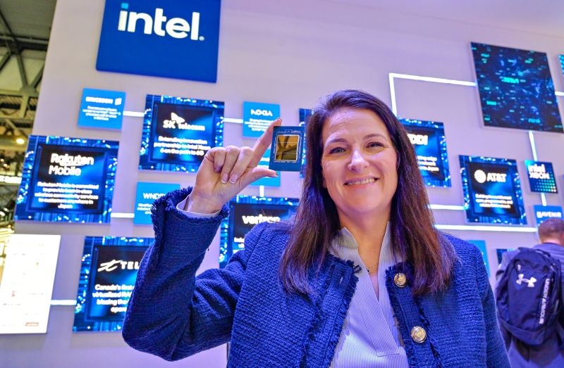 Intel назначила новых руководителей для клиентского и серверного бизнеса
