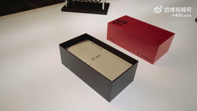 Опубликована официальная распаковка OnePlus 15 &mdash; до анонса флагмана осталось меньше месяца