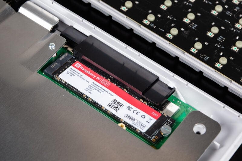 Представлен компьютер-клавиатура Raspberry Pi 500+ за $200 — четыре ядра, механические переключатели и RGB-подсветка