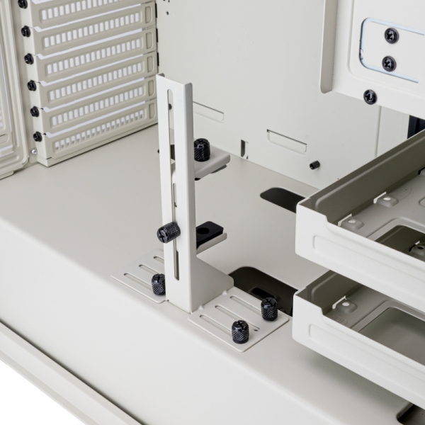 Представлен ностальгический корпус SilverStone FLP02, похожий на корпуса компьютеров из 1990-х