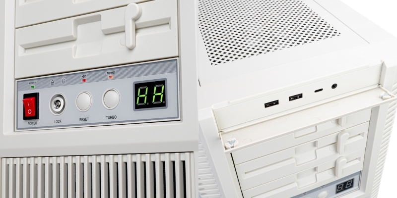 Представлен ностальгический корпус SilverStone FLP02, похожий на корпуса компьютеров из 1990-х