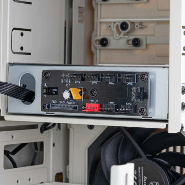 Представлен ностальгический корпус SilverStone FLP02, похожий на корпуса компьютеров из 1990-х