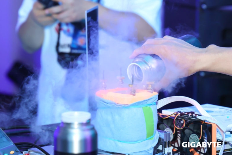 Ryzen 7 9800X3D на материнской плате Gigabyte разогнали до 7,3 ГГц &mdash; это рекорд для этого процессора