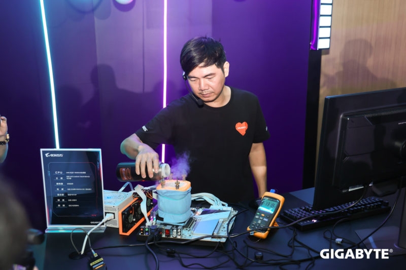 Ryzen 7 9800X3D на материнской плате Gigabyte разогнали до 7,3 ГГц &mdash; это рекорд для этого процессора