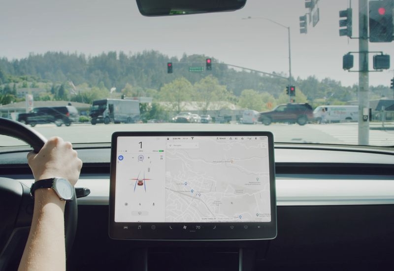 Tesla теперь называет свой автопилот &laquo;почти полным&raquo;