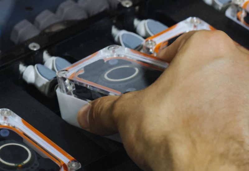 В Канаде двоим пациентам впервые вживили мозговые импланты Neuralink