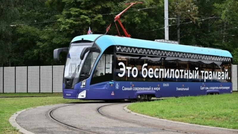 В Москве начал работать первый в России беспилотный трамвай — он перевозит пассажиров по маршруту №10