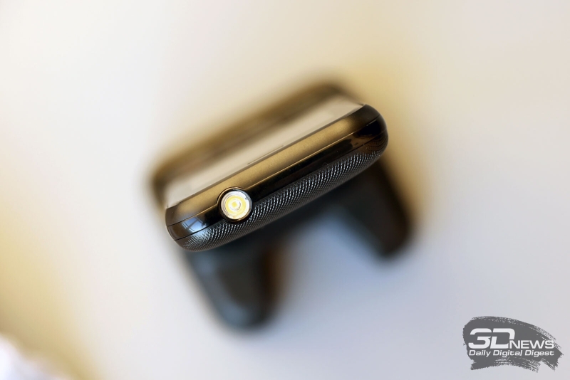 Xenium X718 &mdash; кнопочный мобильный телефон с высокой автономностью и док-станцией