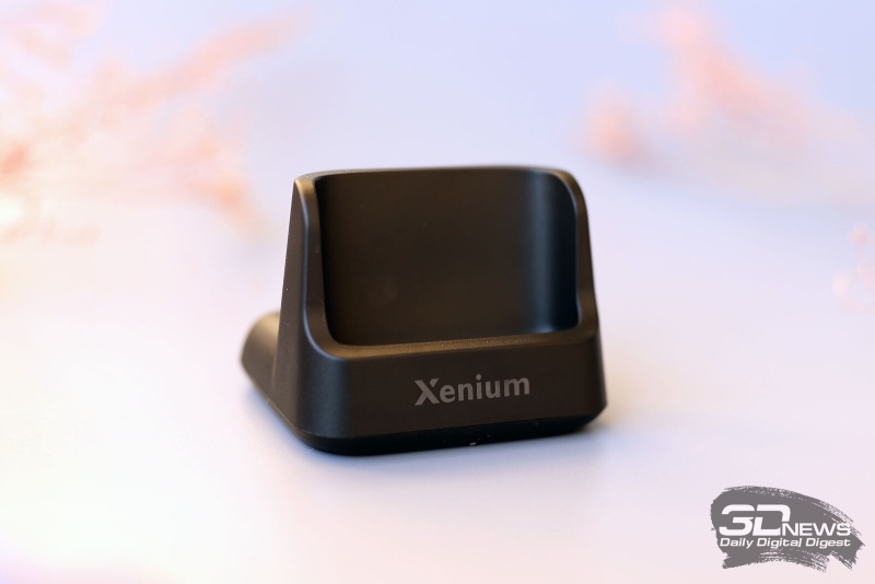 Xenium X718 &mdash; кнопочный мобильный телефон с высокой автономностью и док-станцией