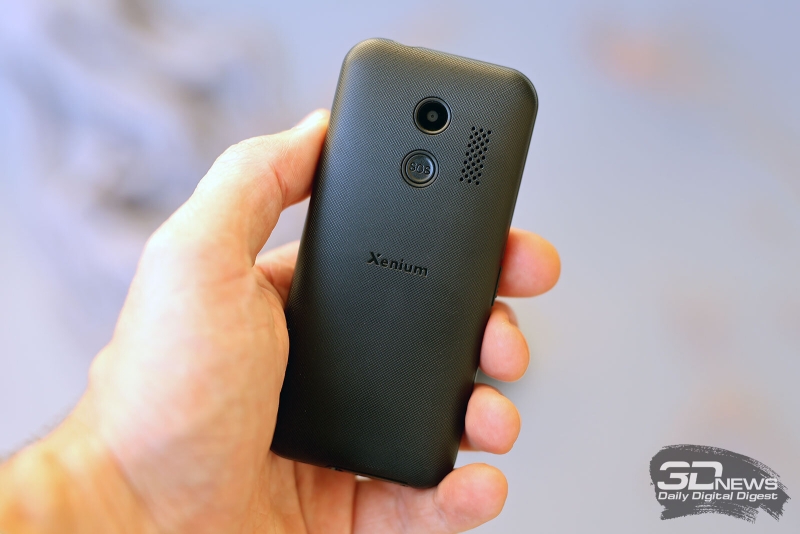 Xenium X718 &mdash; кнопочный мобильный телефон с высокой автономностью и док-станцией