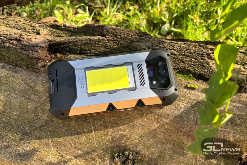 8849 Hike &mdash; защищённый смартфон с дальнобойным фонариком и батареей 23 800 мА&middot;ч с быстрой зарядкой