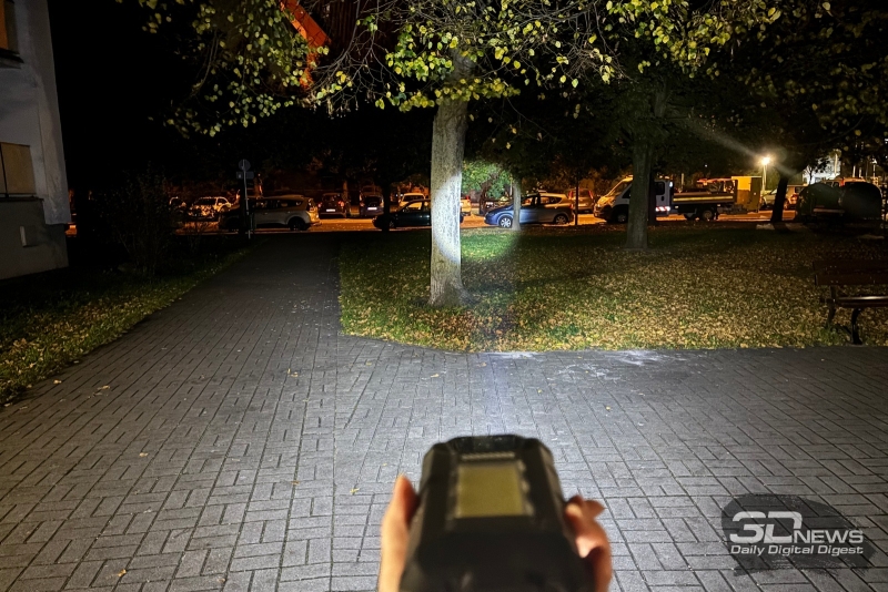 8849 Hike &mdash; защищённый смартфон с дальнобойным фонариком и батареей 23 800 мА&middot;ч с быстрой зарядкой