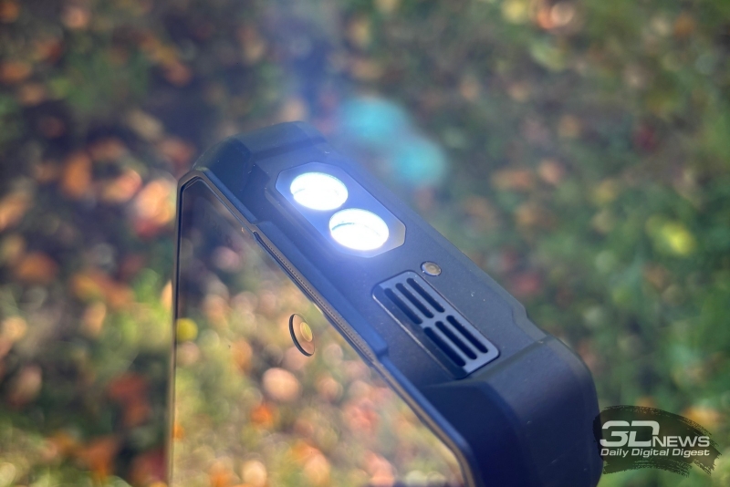 8849 Hike &mdash; защищённый смартфон с дальнобойным фонариком и батареей 23 800 мА&middot;ч с быстрой зарядкой