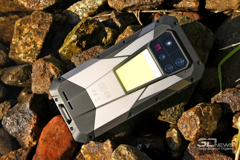 8849 TANK 4 Pro — первый в мире защищённый смартфон с HD-проектором