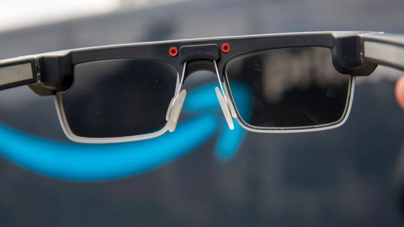 Amazon показала смарт-очки Amelia с дисплеем и камерой &mdash; они помогут курьерам доставлять посылки быстрее