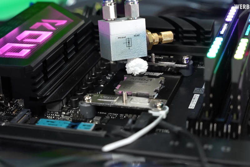 AMD Ryzen 7 9800X3D испытали с распылительным охлаждением от суперкомпьютера &mdash; привычные кулеры лучше