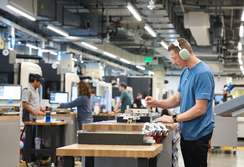 Apple начала поставки ИИ-серверов, собранных на предприятии в Техасе