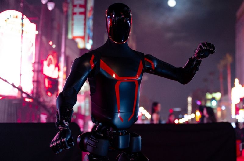 Илон Маск пообещал искоренить бедность во всём мире с помощью роботов Optimus и роботакси