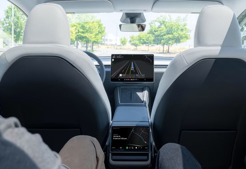 Илон Маск снова наобещал с три короба: роботакси, армия роботов и миллионы электромобилей