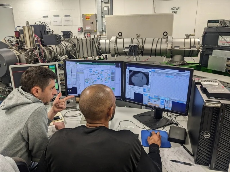 NASA вскрыло образцы лунного грунта, привезённые 50 лет назад &mdash; и усомнилось в теории образования спутника Земли