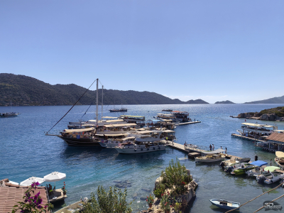 Обзор смартфона HUAWEI nova 14: плоский красавец с крутыми камерами