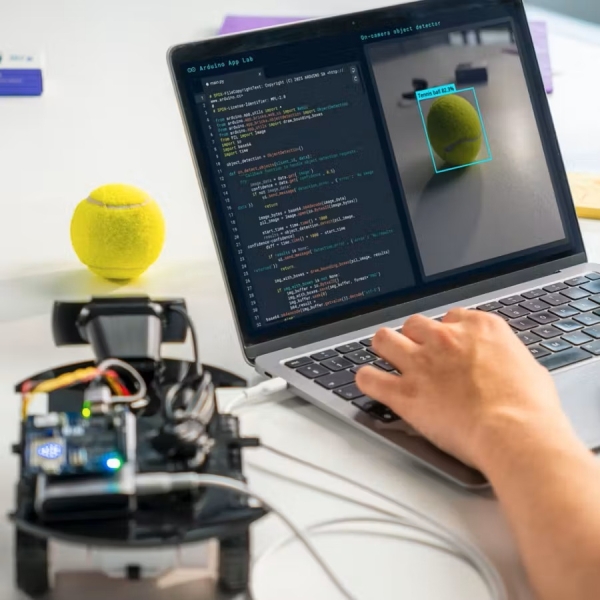 Представлен одноплатный компьютер Arduino UNO Q за $44 с процессором Qualcomm, поддержкой Linux и ИИ
